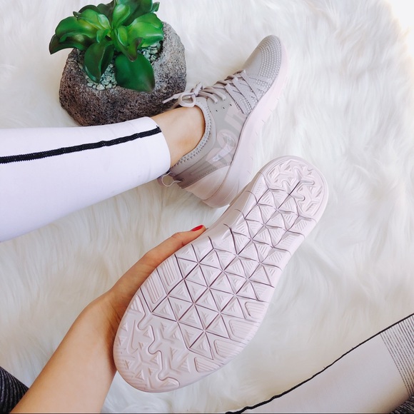 Nike Free TR 7 Premium - Picture 2 of 8